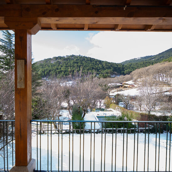 Vistas desde la terraza de La Casona de Mimi con paisaje nevado