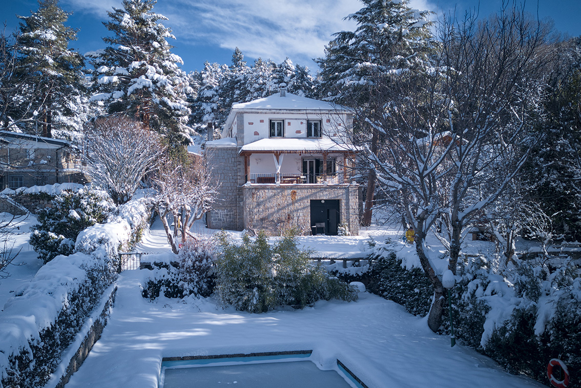La Casona de Mimi nevada, espectacular finca a un paso de Madrid.